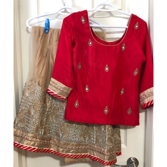 Red indian Punjabi lehnga dress - can do alterations free of cost - Picture 4 of 4